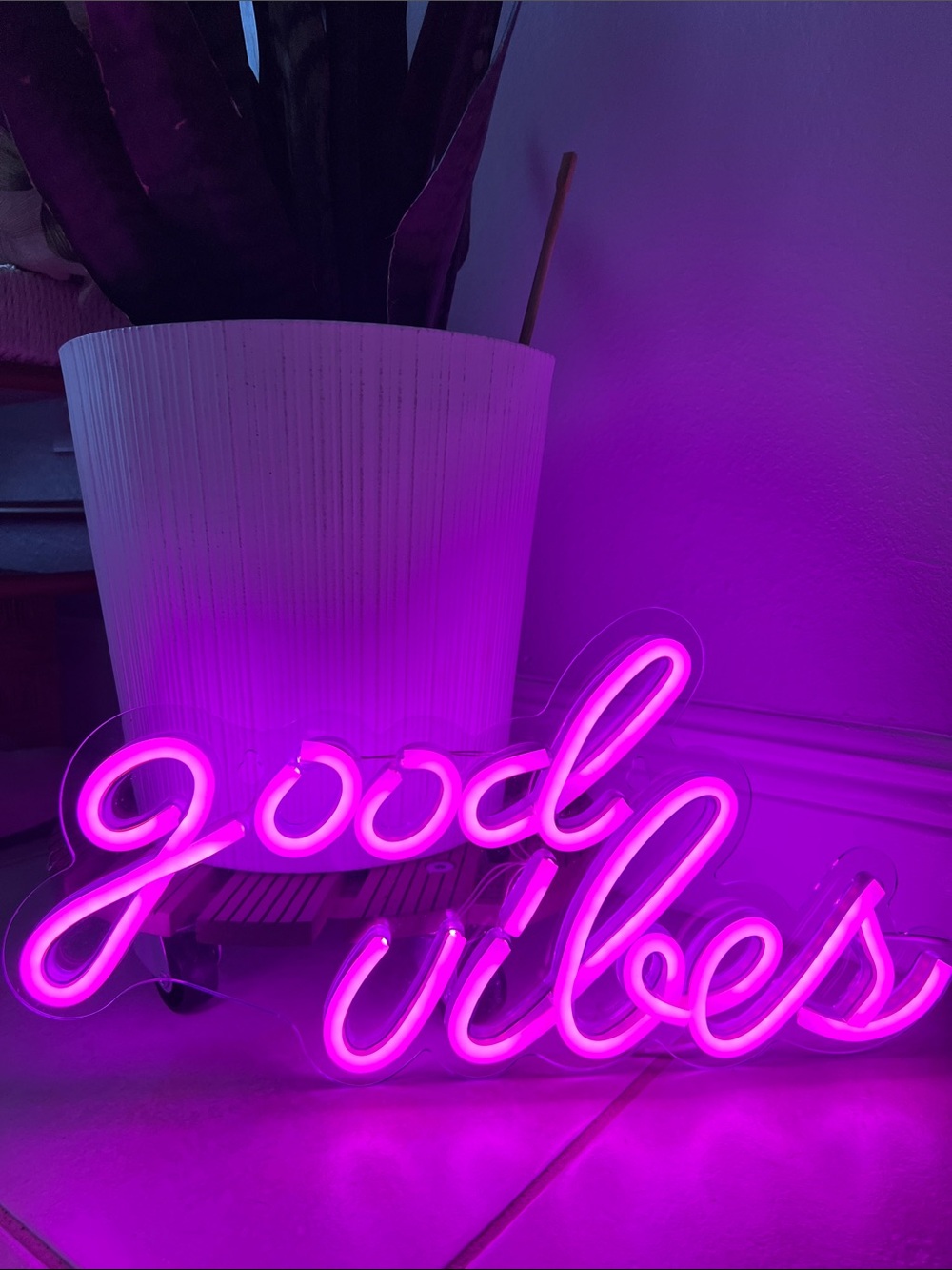 Pink “Good Vibes” LED Neon Light Sign – USB Powered Wall or Desk Decor